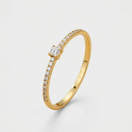 Gloria - Ring met subtiel edelsteendetail