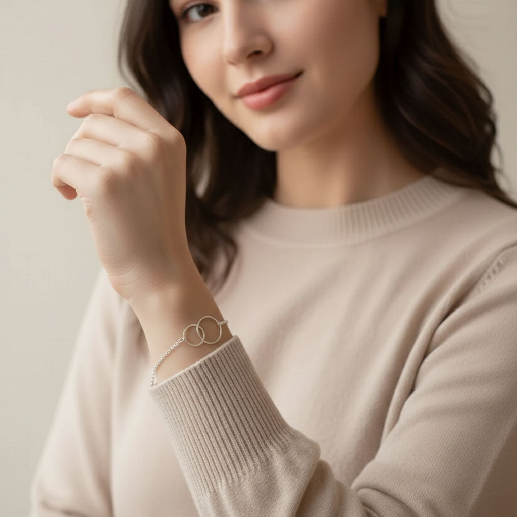 Hollow – Bracelet with interlinked circles