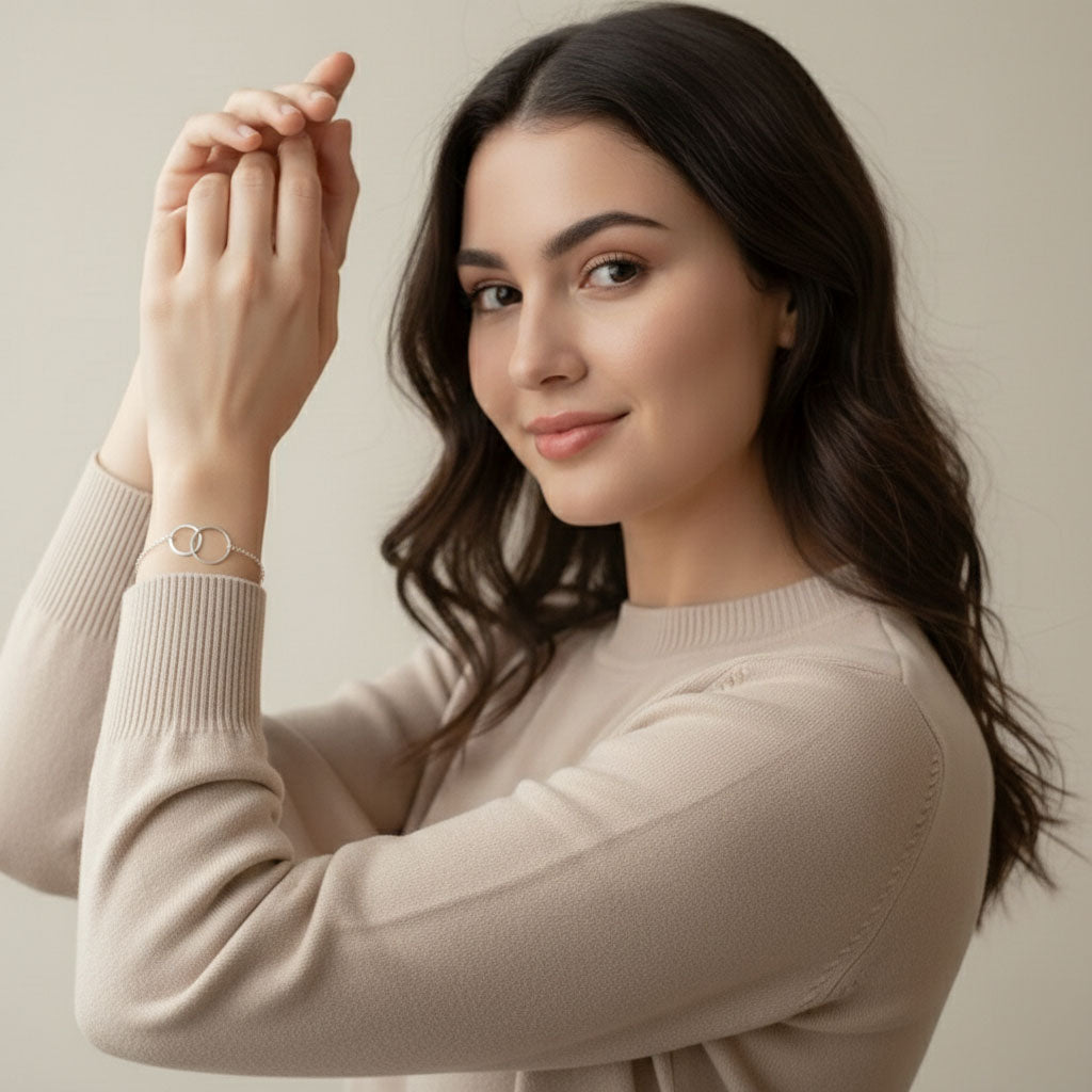 Hollow – Bracelet with interlinked circles