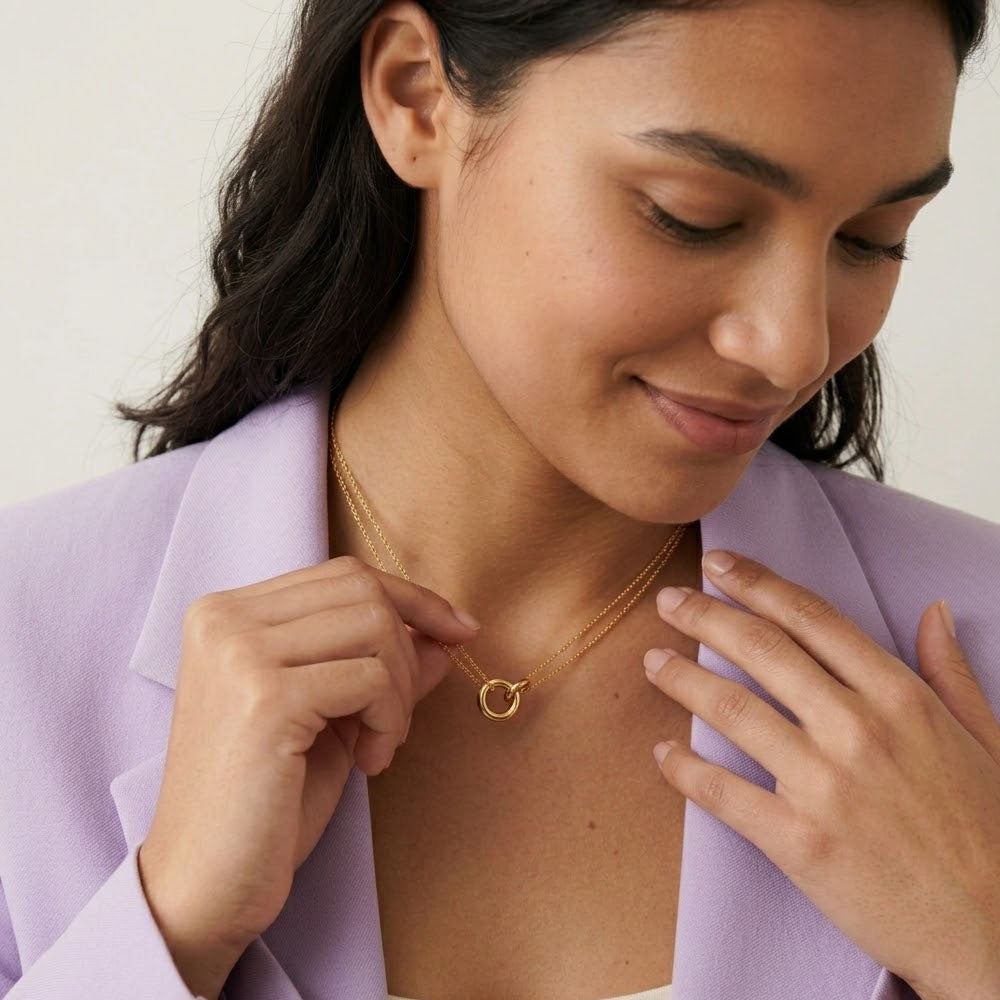 Isadora – Necklace with double chains and interlinked pendant