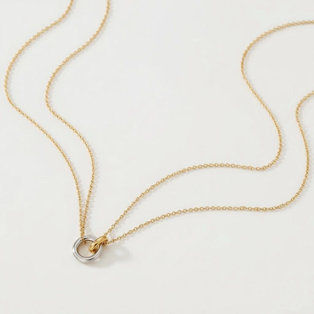 Isadora – Necklace with double chains and interlinked pendant