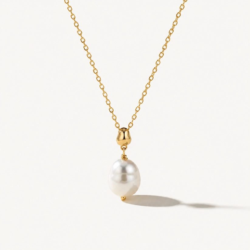 Ivory – Necklace with freshwater pearl pendant