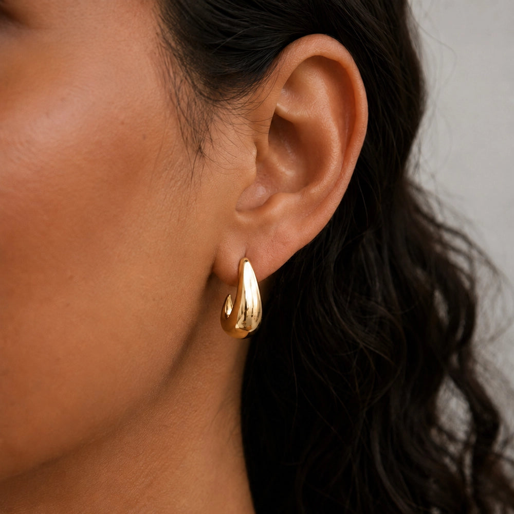 Jade Arc – Earrings in a J-shaped design