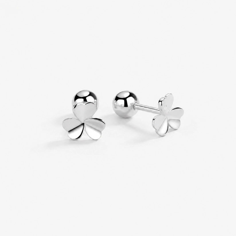 Jolie – Stud earrings with clover design and screw backs