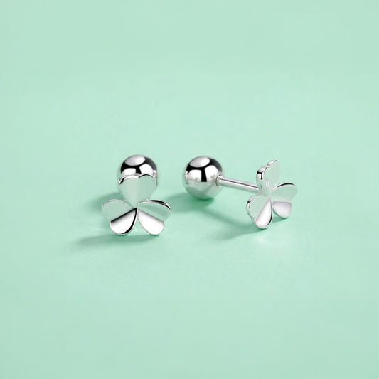 Jolie – Ohrstecker mit Kleeblatt und Schraubverschluss