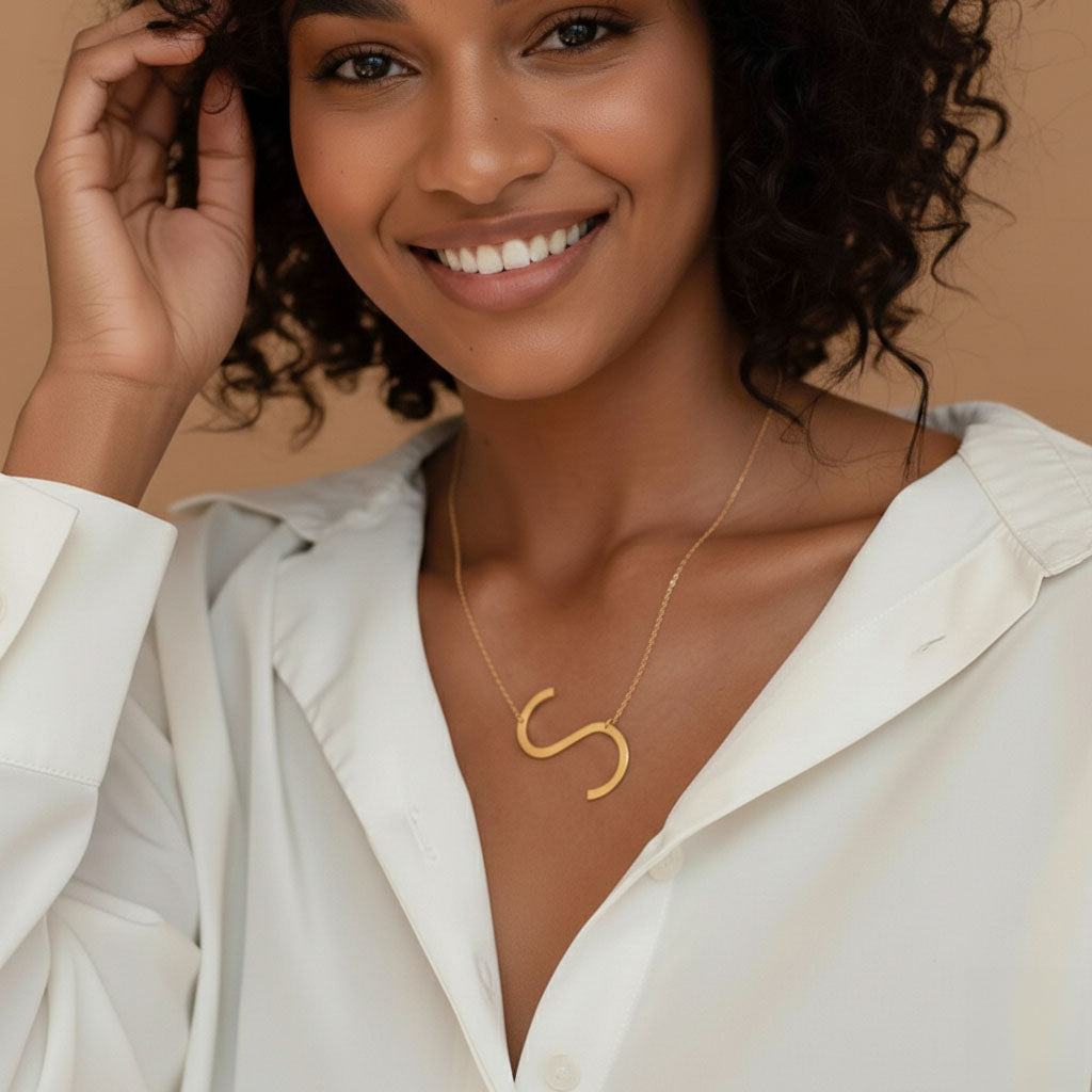 Juno – Necklace with large letter pendant