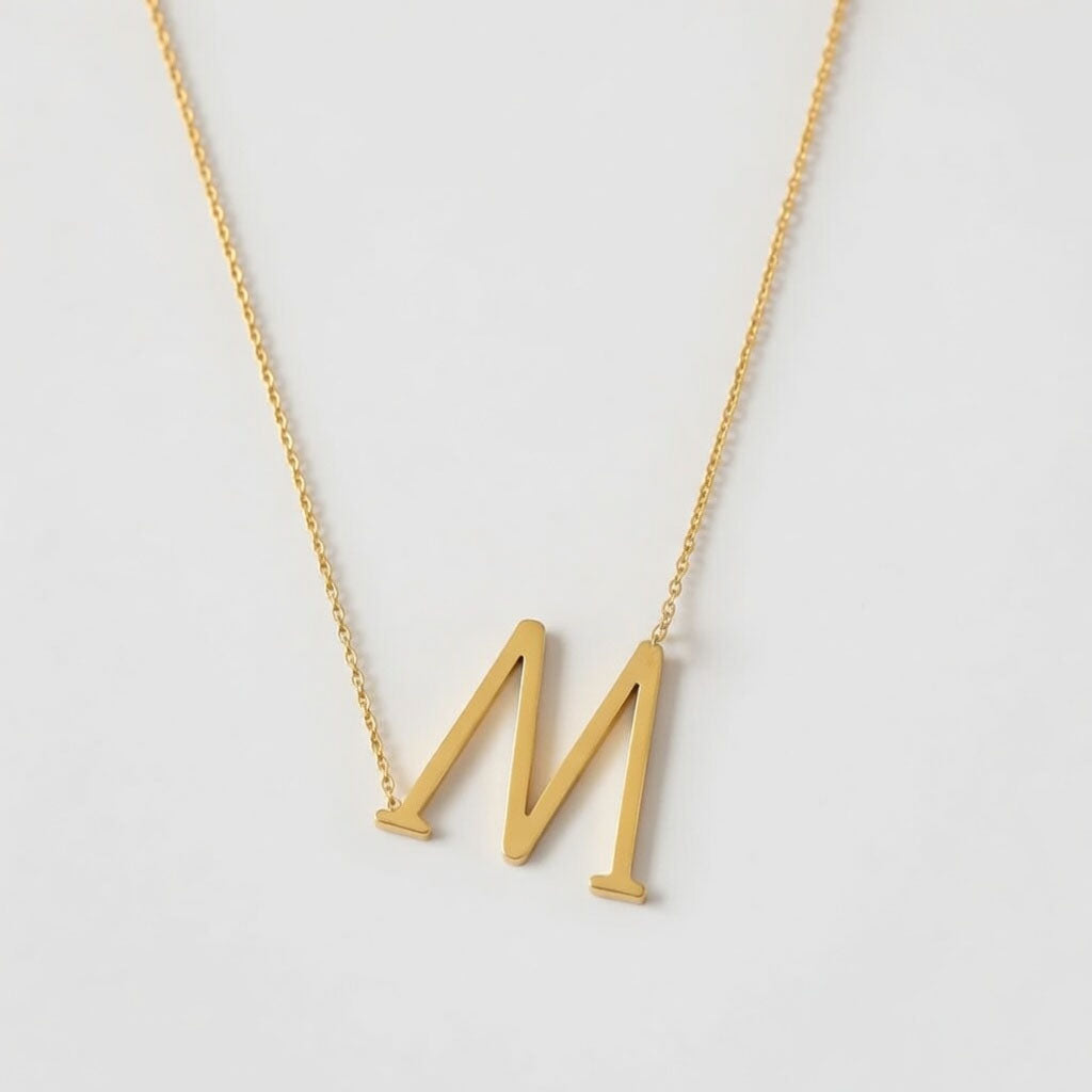 Juno – Necklace with large letter pendant