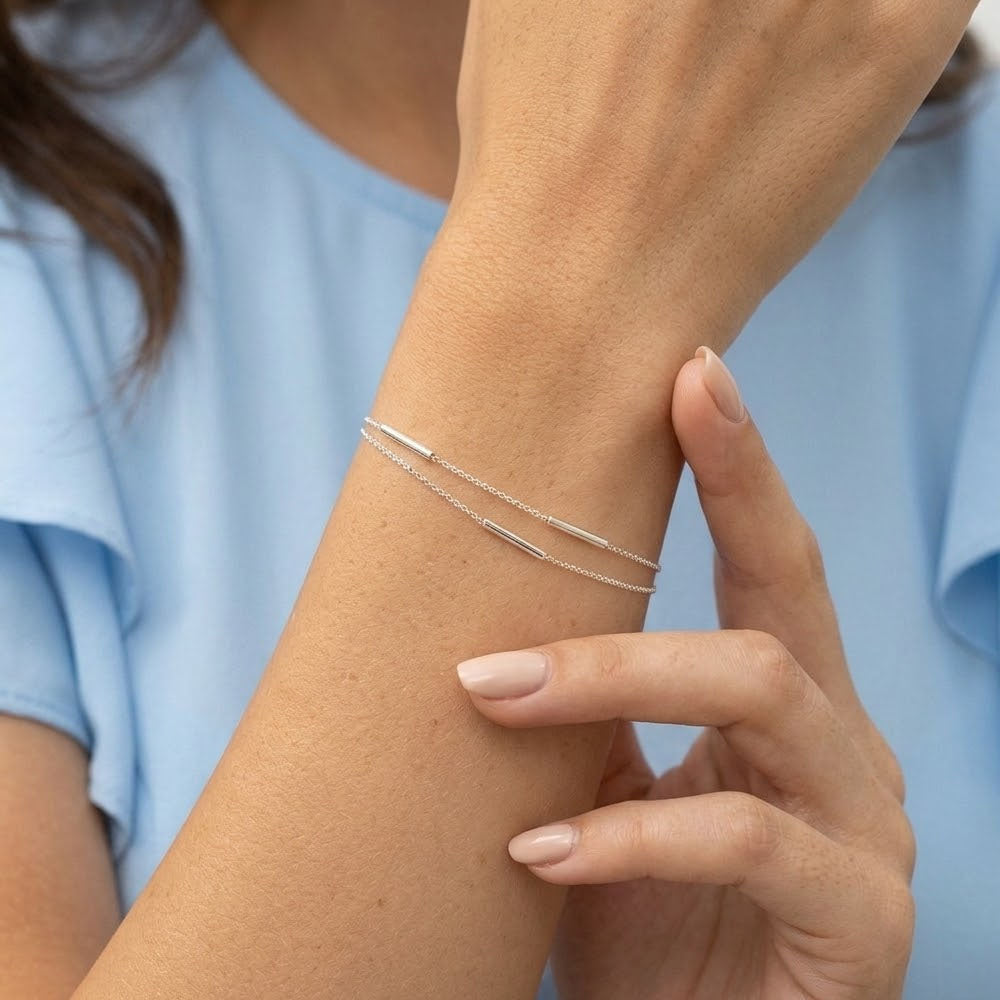 Katy – Bracelet with double chains in a minimalist style