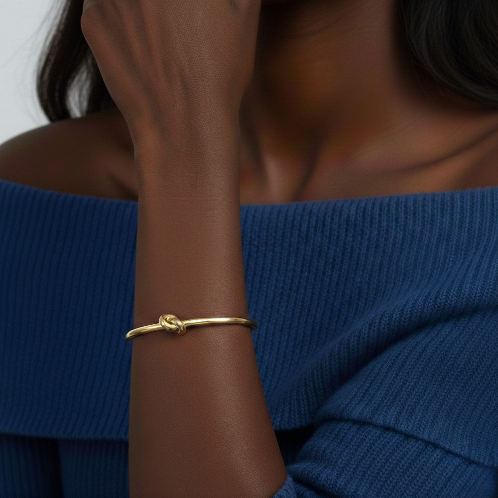 Knot – Cuff bracelet with modern knot design