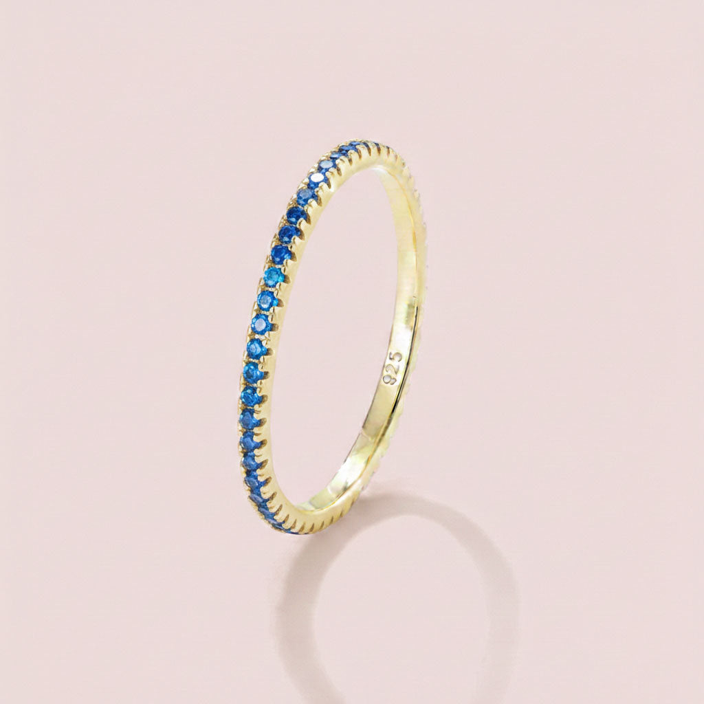 Lexie - Ring mit leuchtenden Edelstein-Akzenten