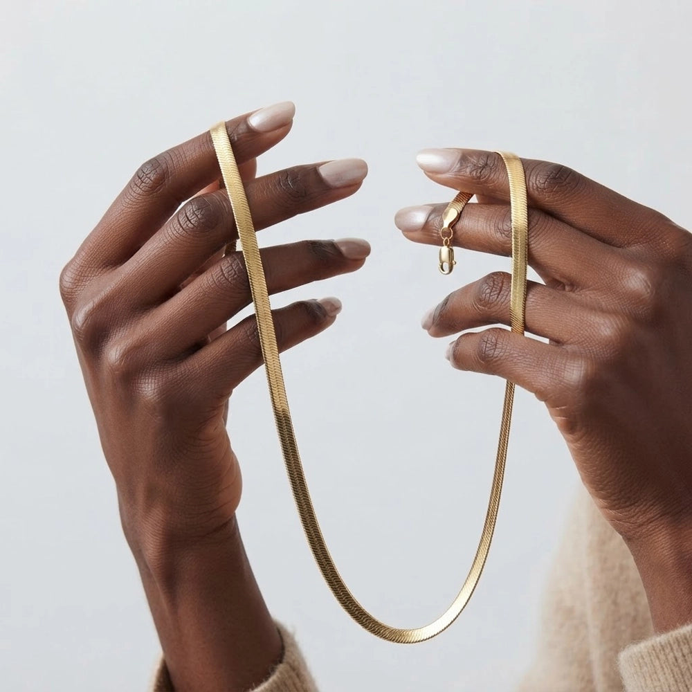 Lindy – Necklace with snake chain