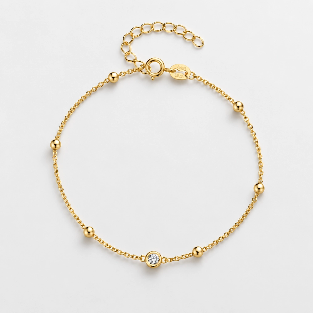 Linnea – Bracelet with thin chain and delicate details