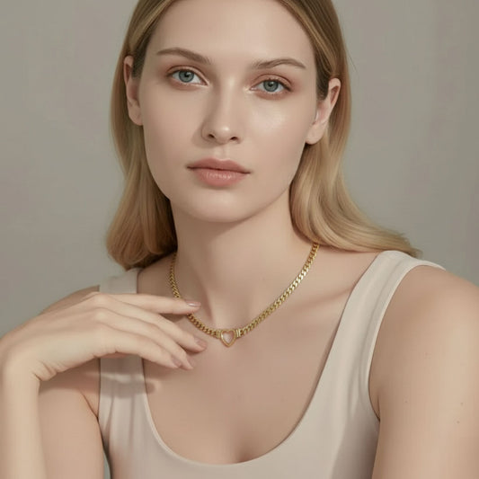 Lovis – Necklace with chunky chain and heart pendant