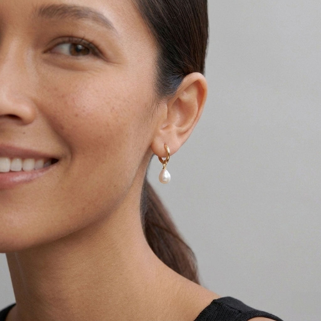 Lumo Pearl – Minimalist pearl earrings