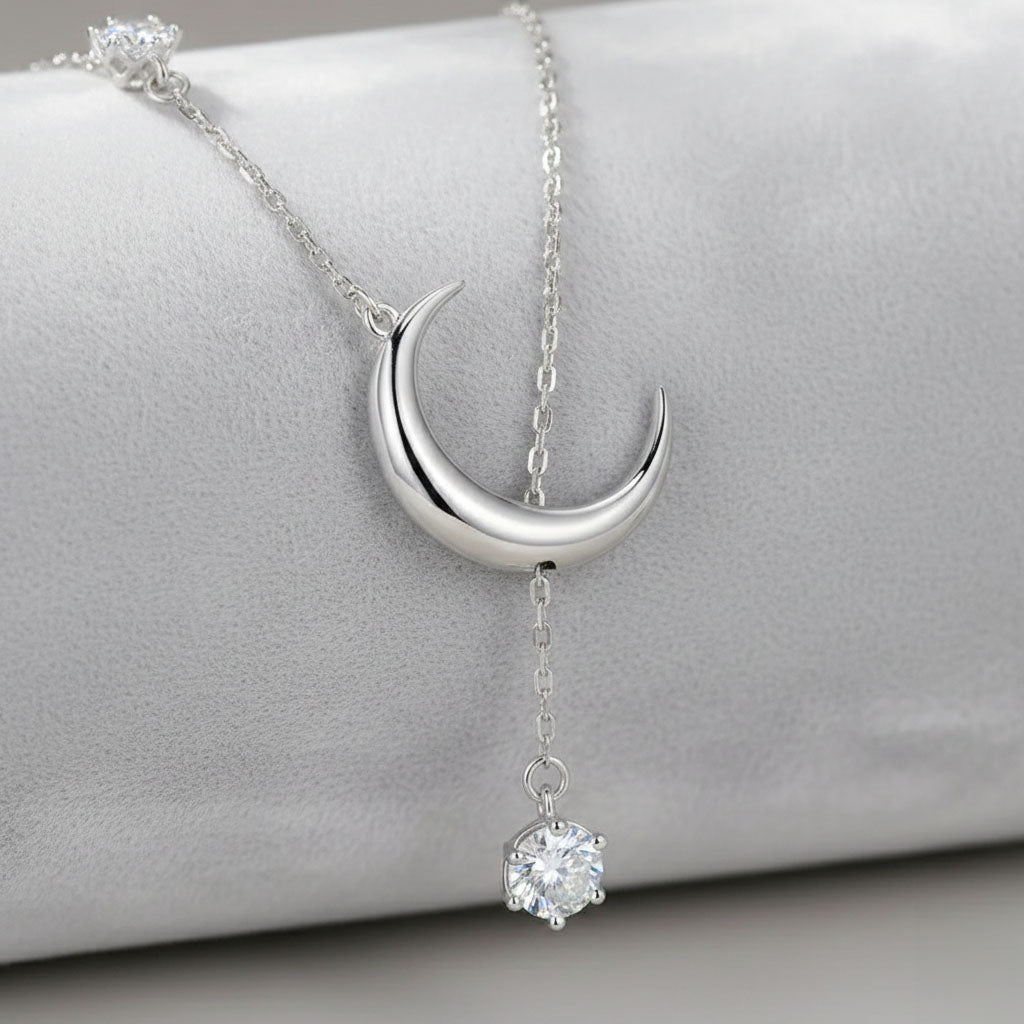 Lune – Necklace with crescent moon and stones