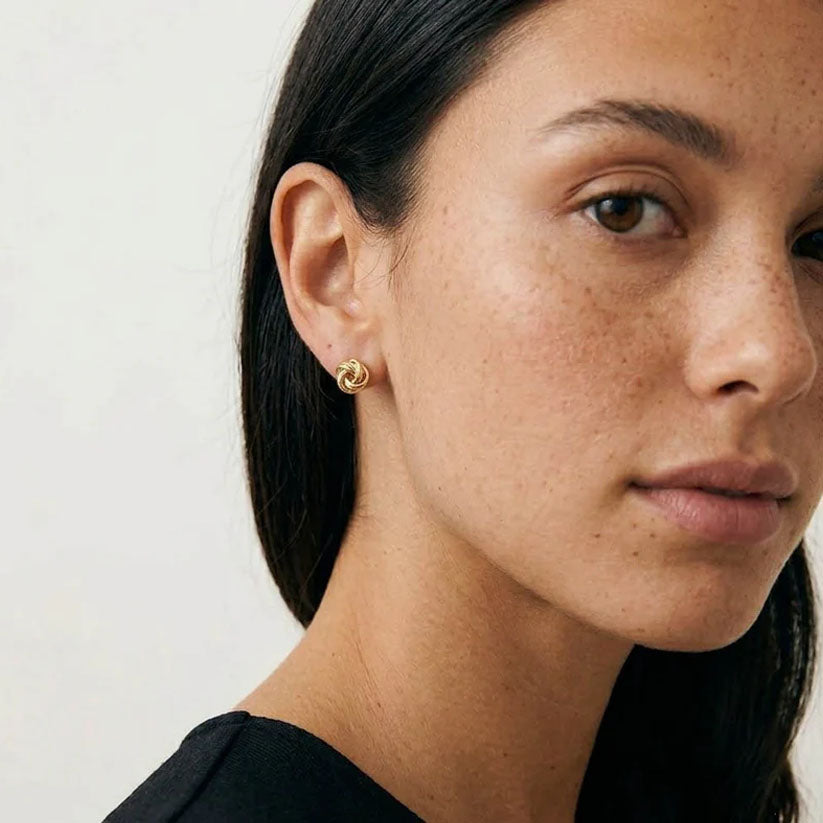 Lyra – Stud earrings with knot detail