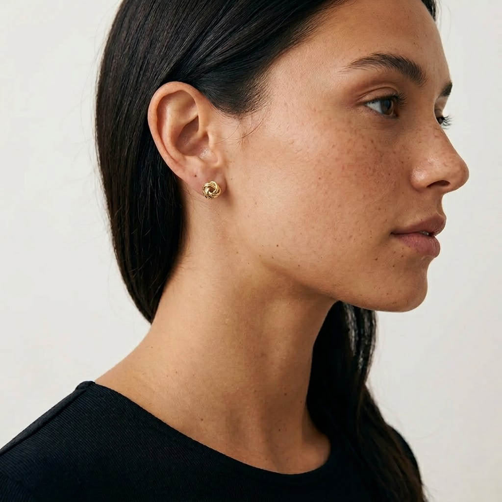 Lyra – Stud earrings with knot detail