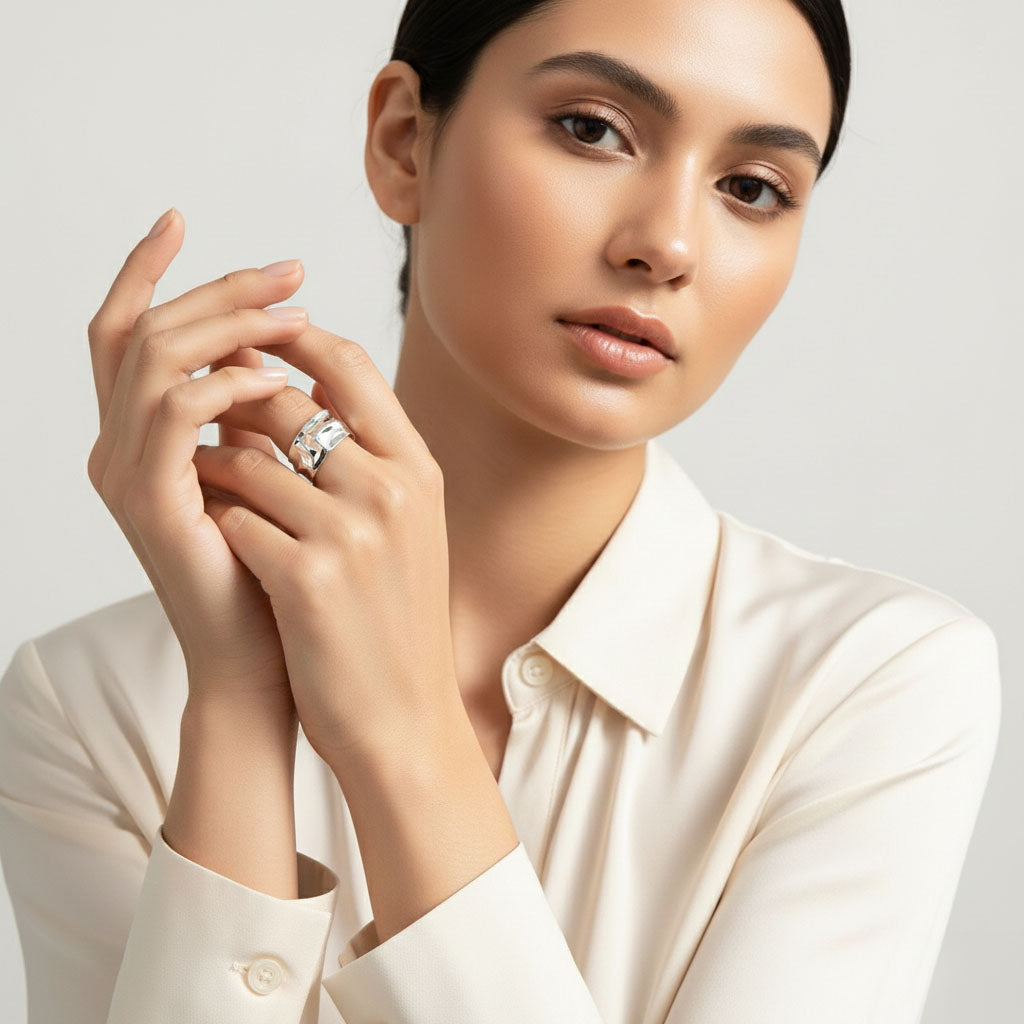 Millie – Adjustable ring with hammered finish