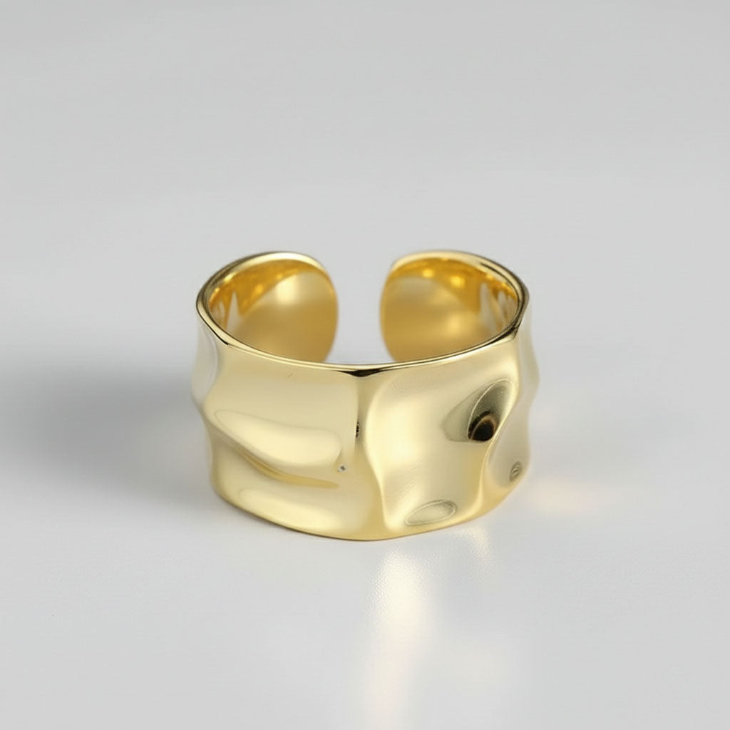 Millie - Verstellbarer Ring mit gehämmerter Oberfläche