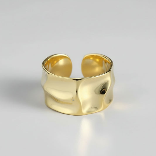 Millie - Verstellbarer Ring mit gehämmerter Oberfläche