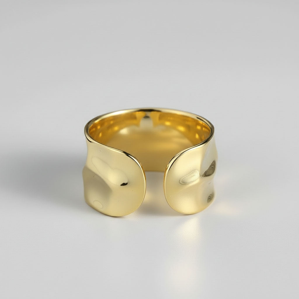 Millie - Verstellbarer Ring mit gehämmerter Oberfläche