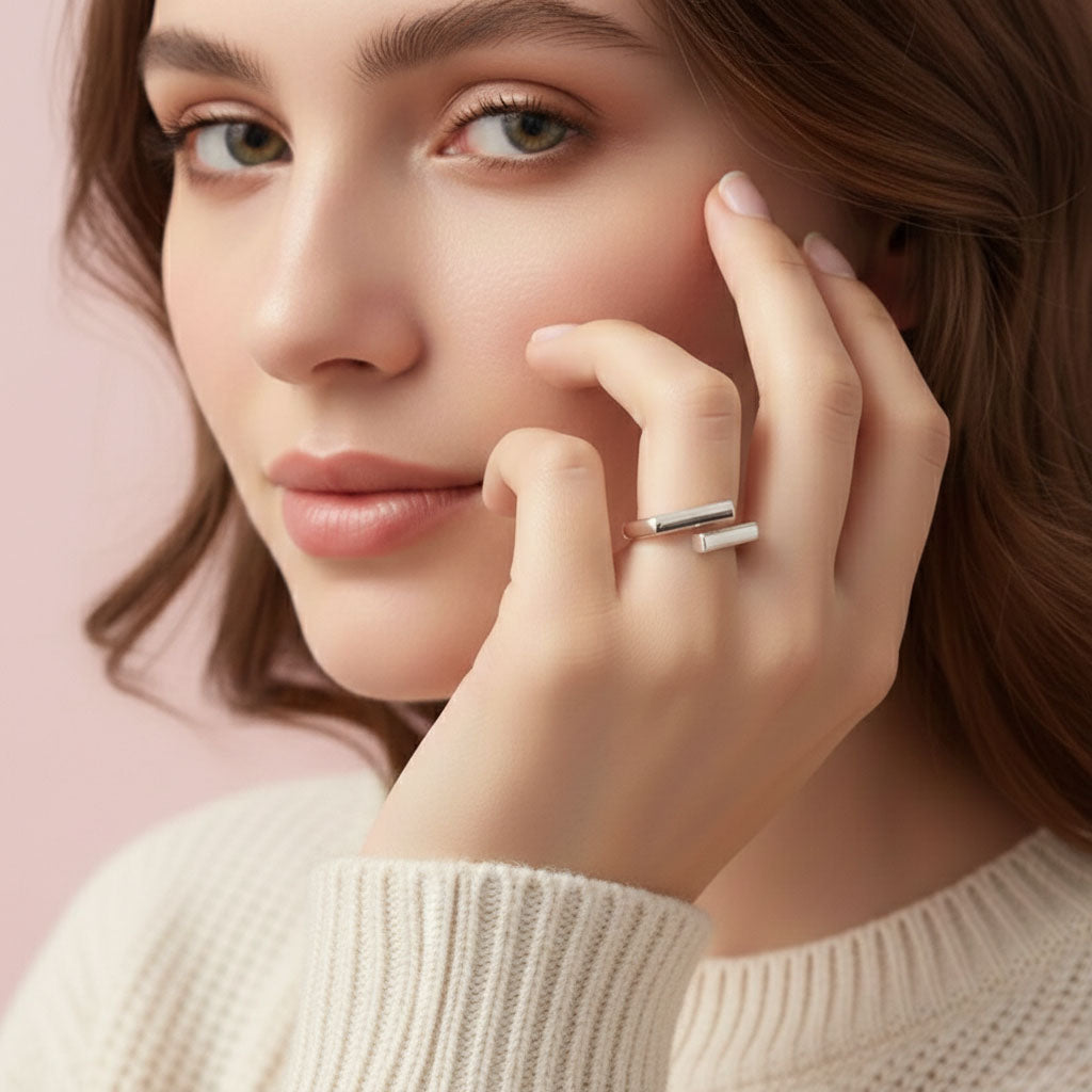Modest – Adjustable ring with modern design