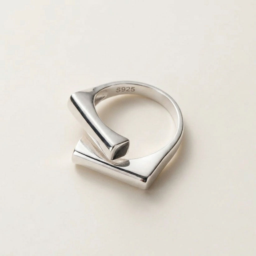 Modest - Verstellbarer Ring mit modernem Design