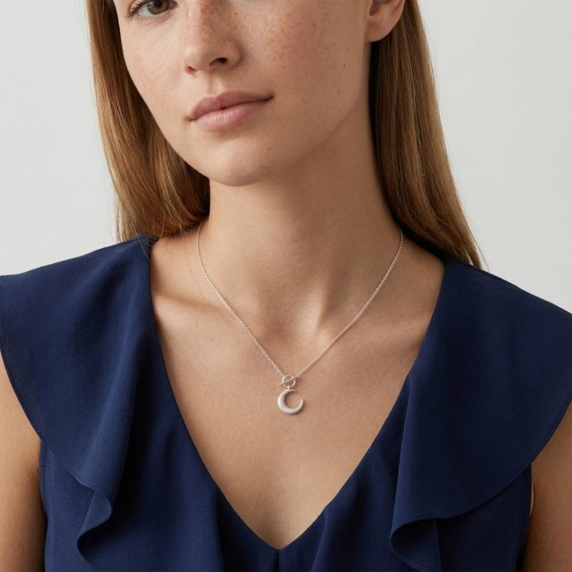 Mystic Moon – Necklace with moon motif