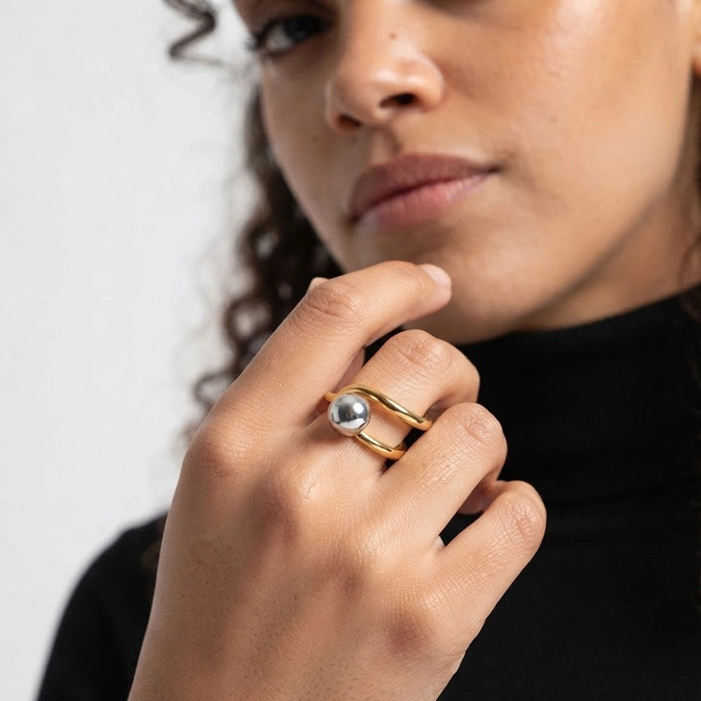 Orbia - Verstelbare ring met gebogen ontwerp