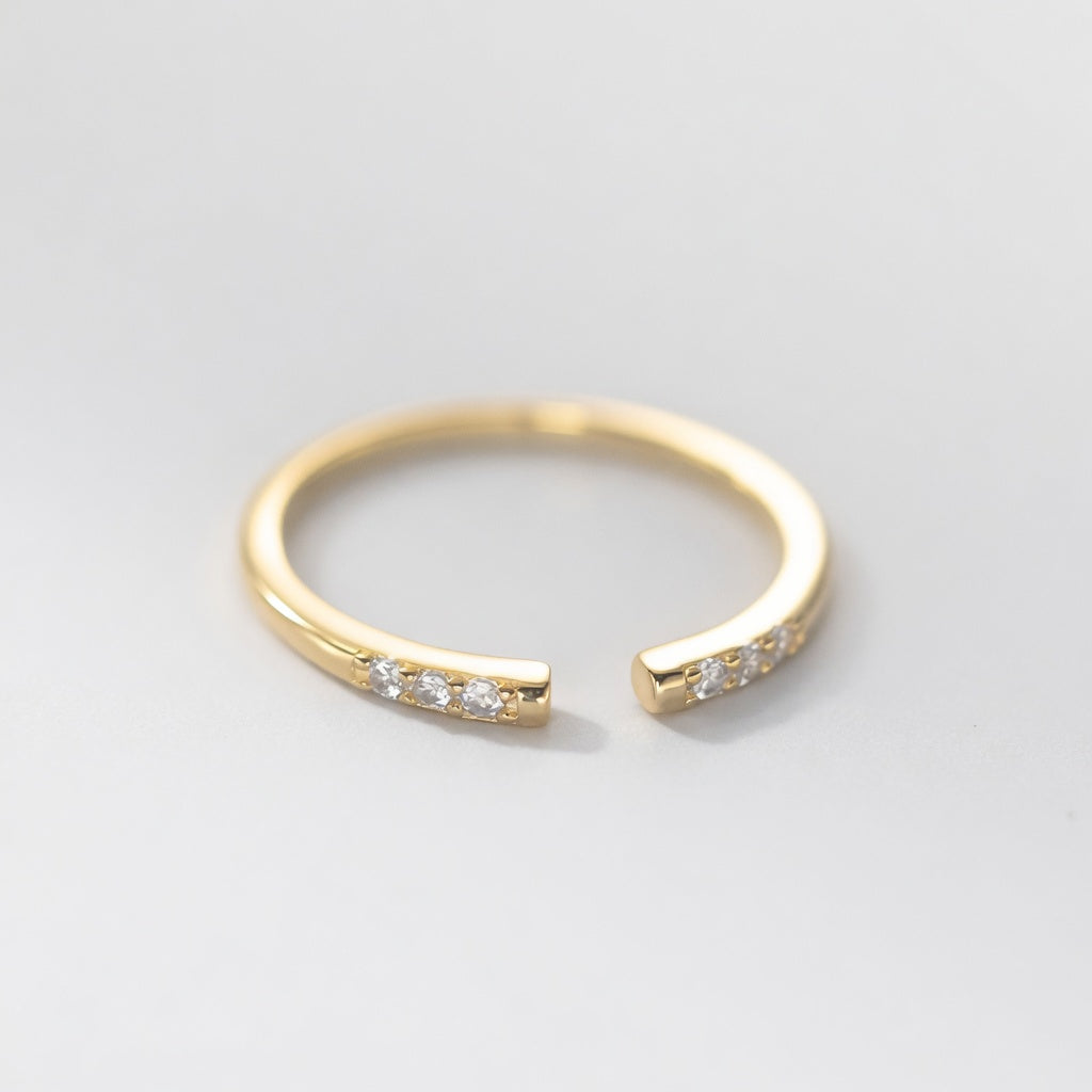 Hedwig - Verstellbarer Ring mit funkelnden Edelsteinen