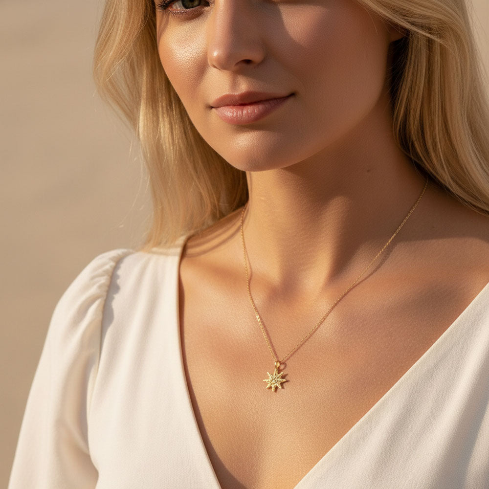 Polaris – Necklace with hammered star motif