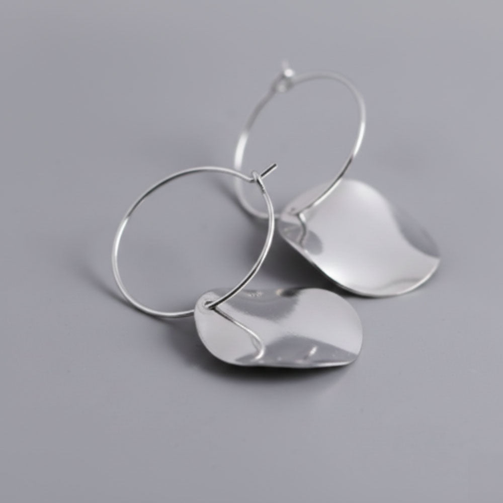 Rakel – Creolen mit Scheibenanhänger