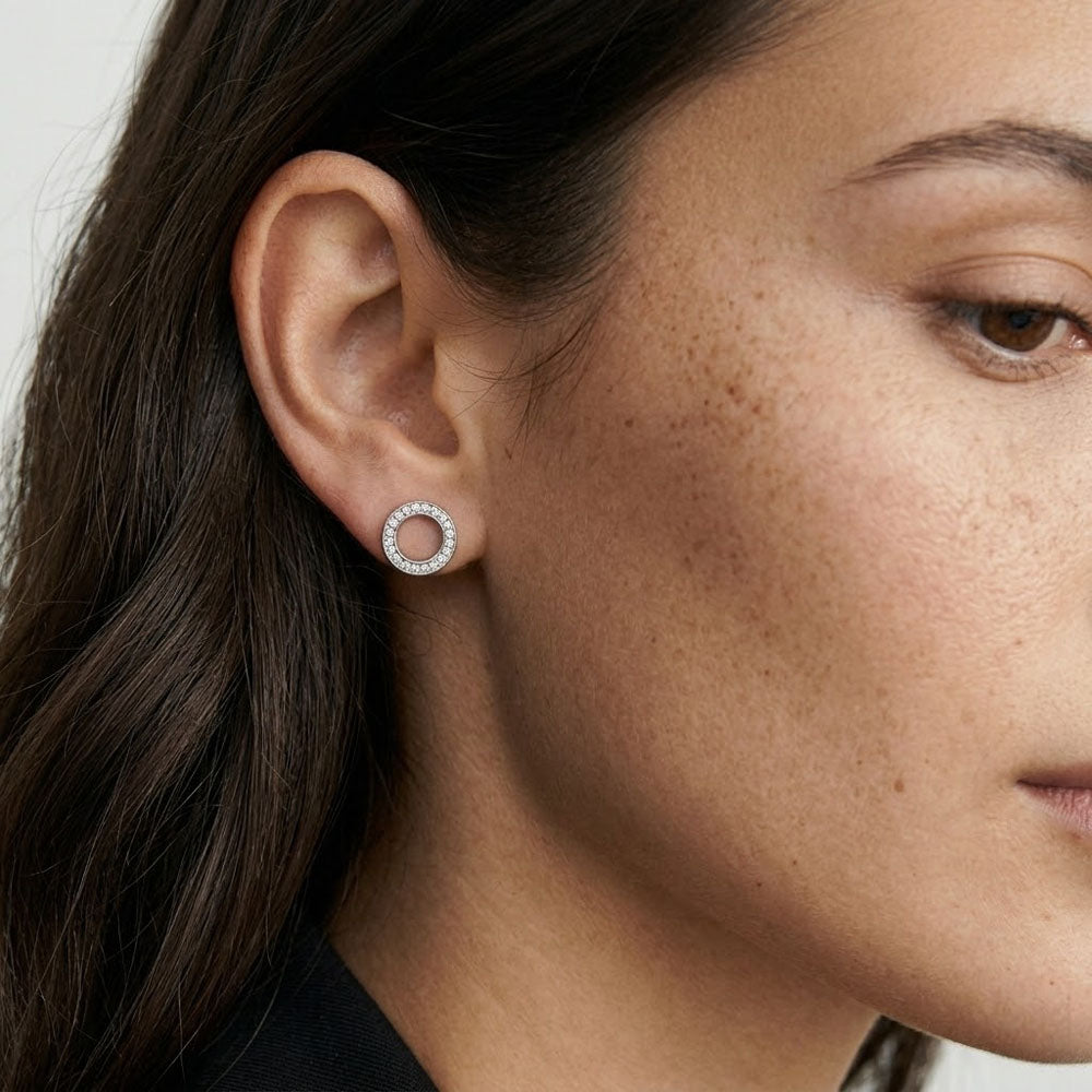 Savannah – Round stud earrings with sparkling zirconia