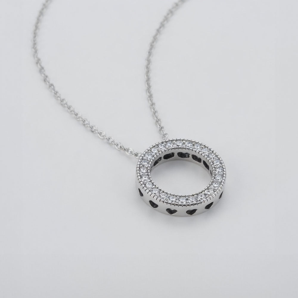 Savannah – Necklace with round sparkling pendant