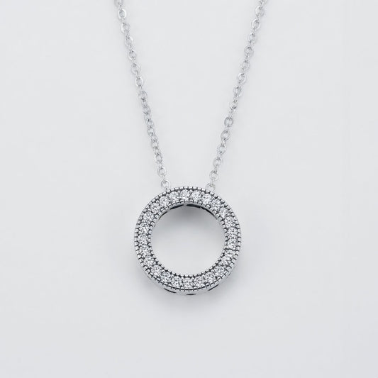 Savannah – Necklace with round sparkling pendant