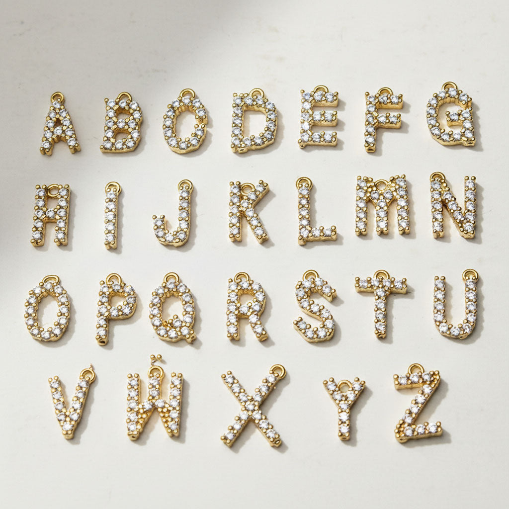 Shine Letter – Necklace with glitter letter pendant