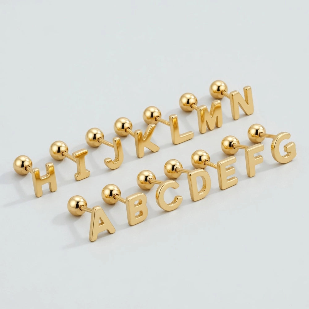 Signatur – Stud earrings with letter design and screw backs