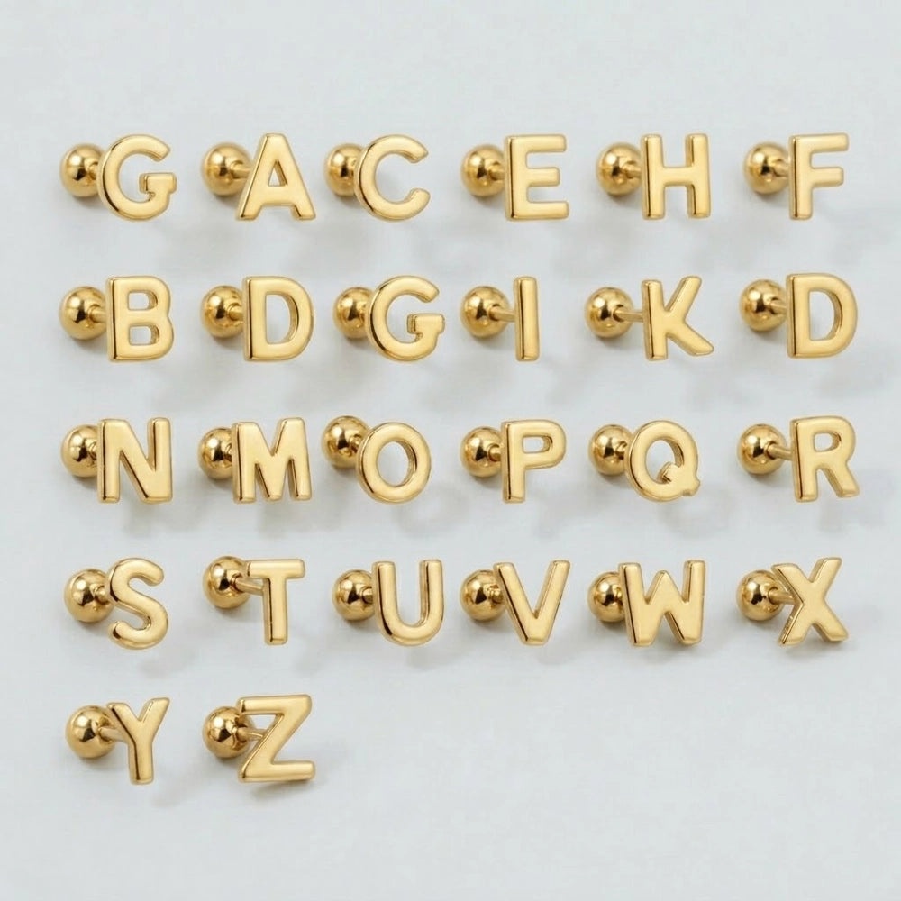 Signatur – Stud earrings with letter design and screw backs