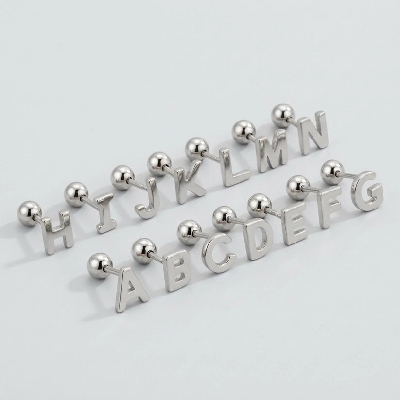 Signatur – Stud earrings with letter design and screw backs