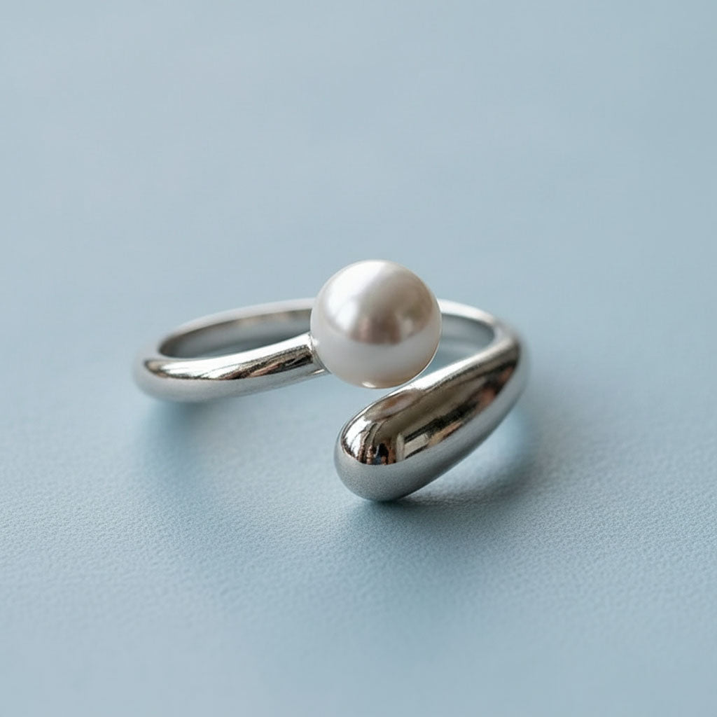 Silken Dew – Adjustable pearl-accented ring