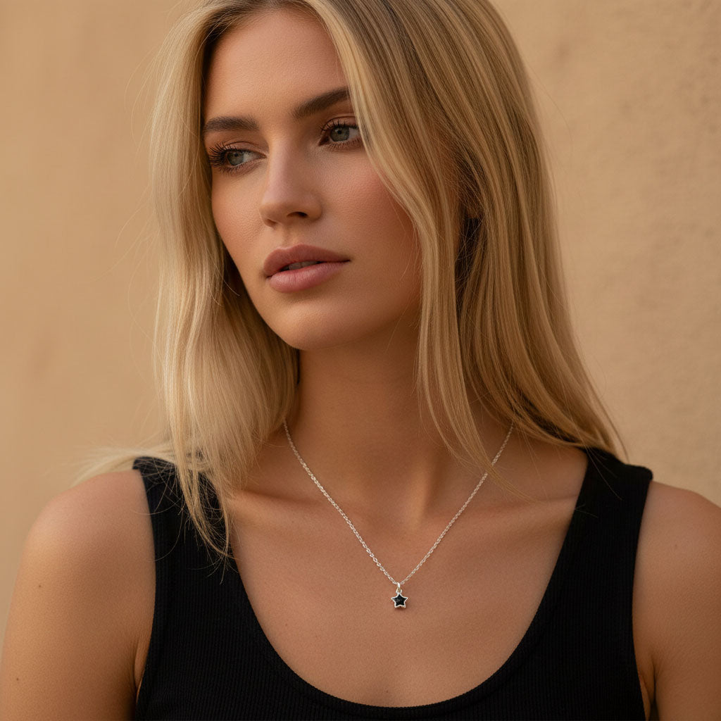 Sirius – Necklace with star in various colors