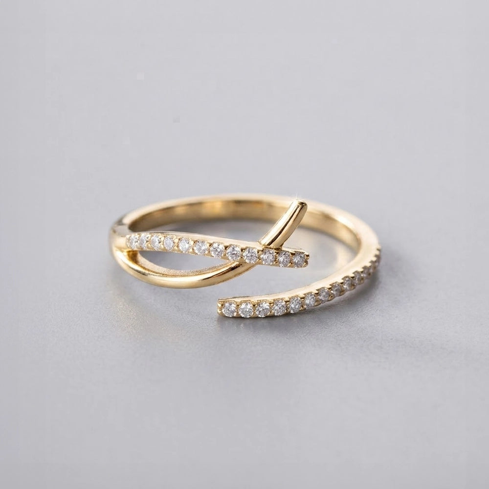Sivra – Adjustable ring featuring curvy design