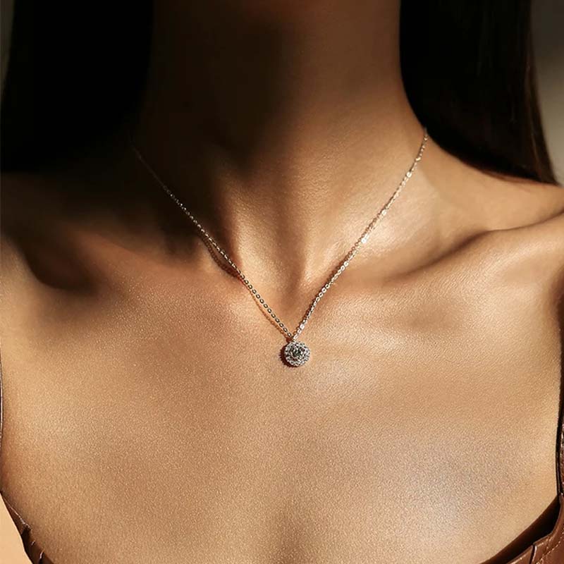 Smilla – Necklace with a sparkling pendant