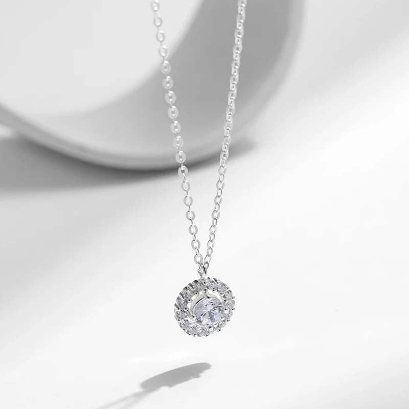 Smilla – Necklace with a sparkling pendant