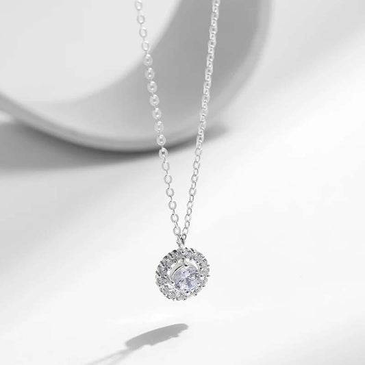 Smilla – Necklace with a sparkling pendant