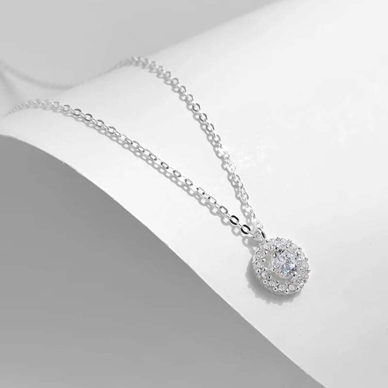 Smilla – Necklace with a sparkling pendant