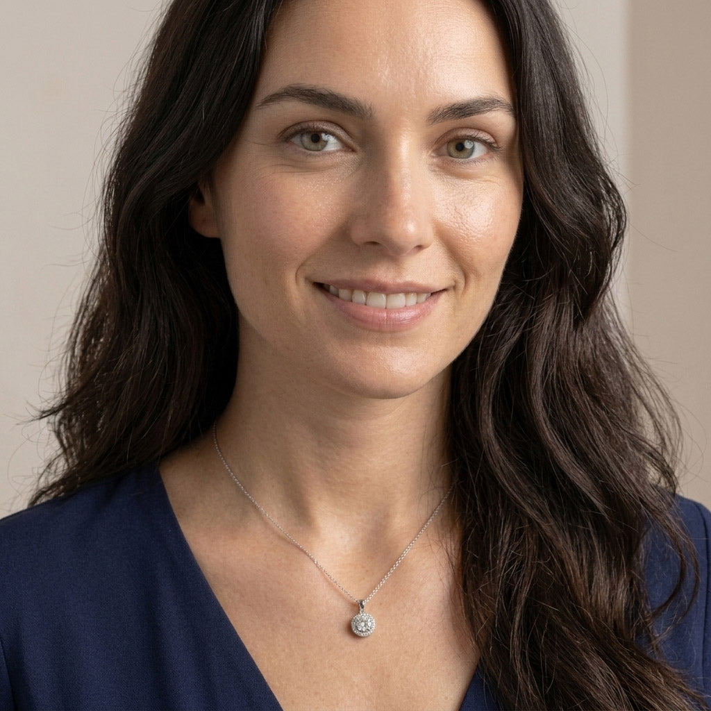 Smilla – Necklace with a sparkling pendant