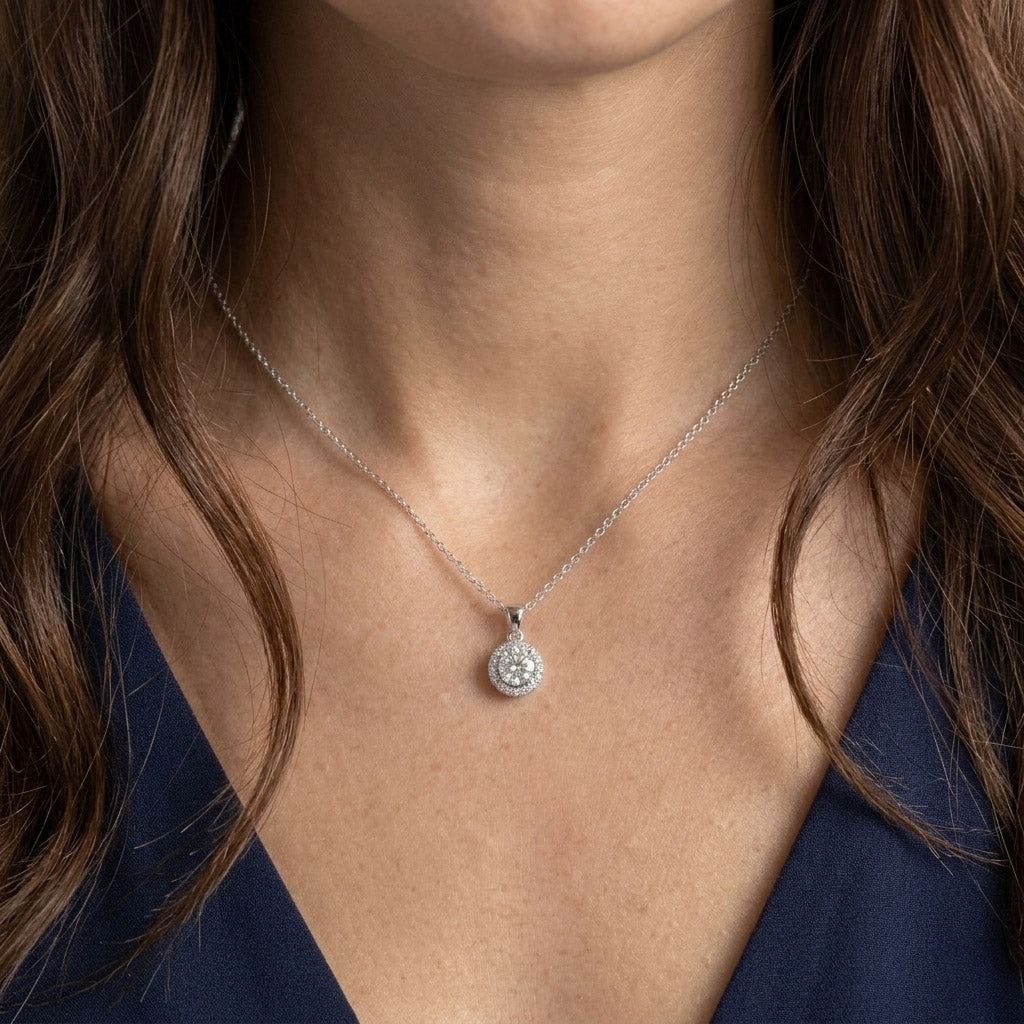 Smilla – Necklace with a sparkling pendant