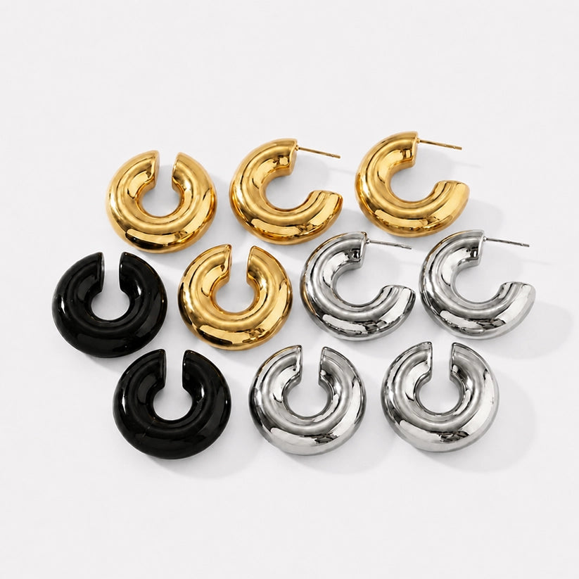 Statement – Bold earrings & ear cuffs