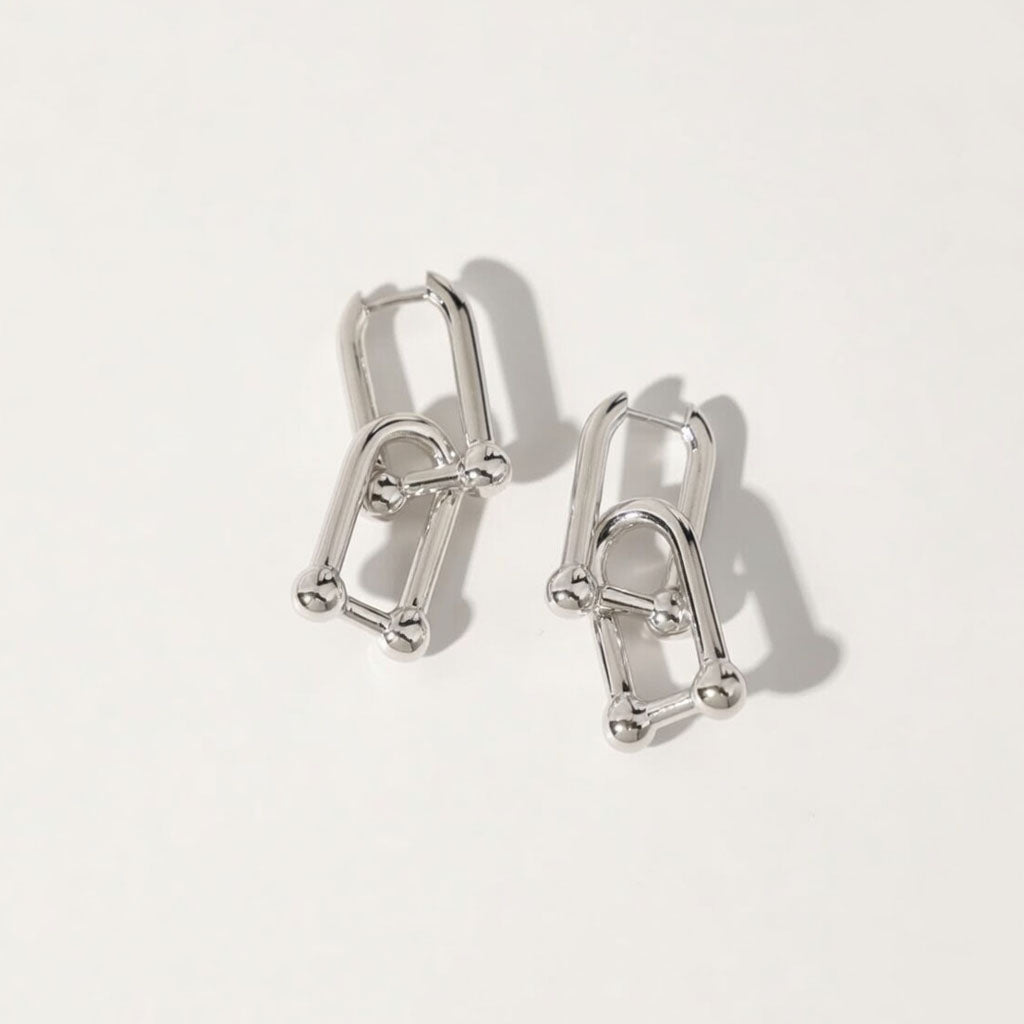 U-Turn – Horseshoe-shaped hoops